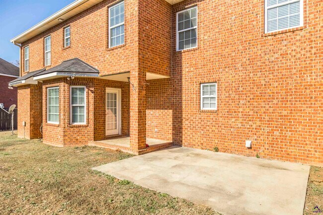 Building Photo - 104 Rosales Dr