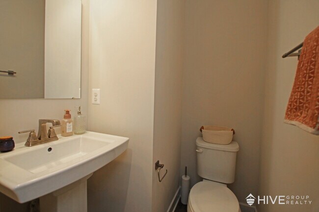 Building Photo - Spacious 4-Bed, 3.5-Bath with Garage!