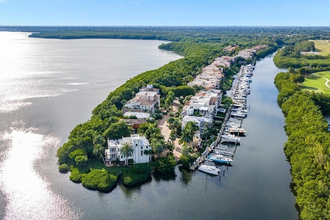 Building Photo - 6204 Paradise Point Dr