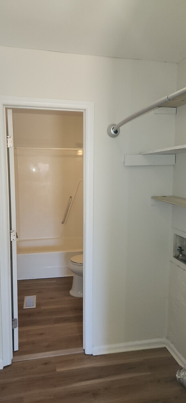 Building Photo - 202 Selwyn Alley