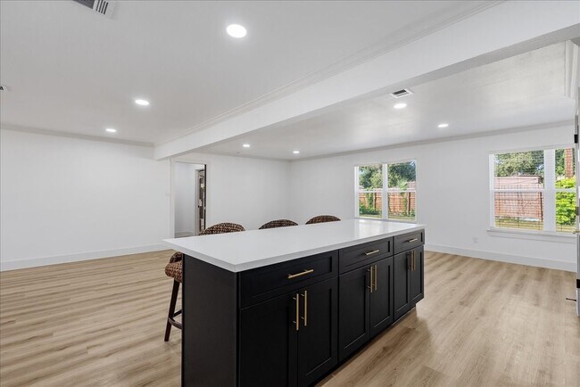 Building Photo - 5219 Cosby St