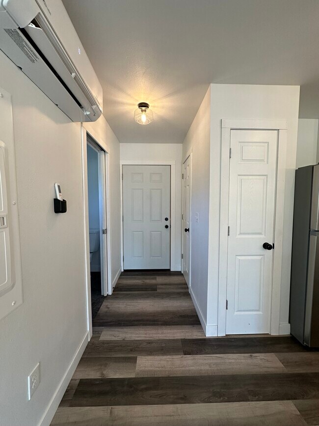 Building Photo - Valley View Estates B