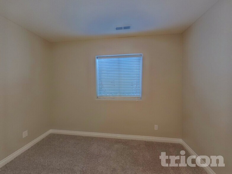 Building Photo - 6697 Cottonwood Tree Dr