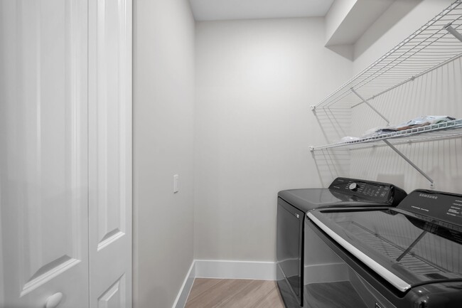 Building Photo - 1142 NE 37th St