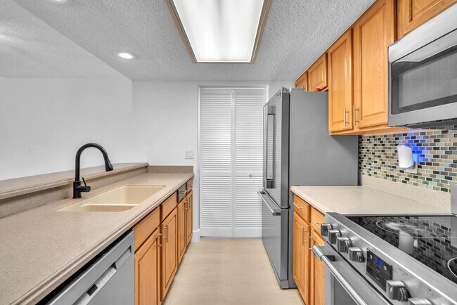Building Photo - 12359 NW 11th Ct