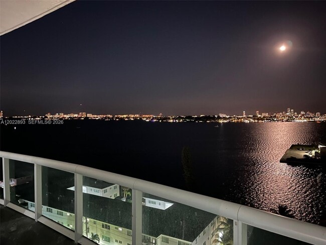 Building Photo - 7910 Harbor Island Dr