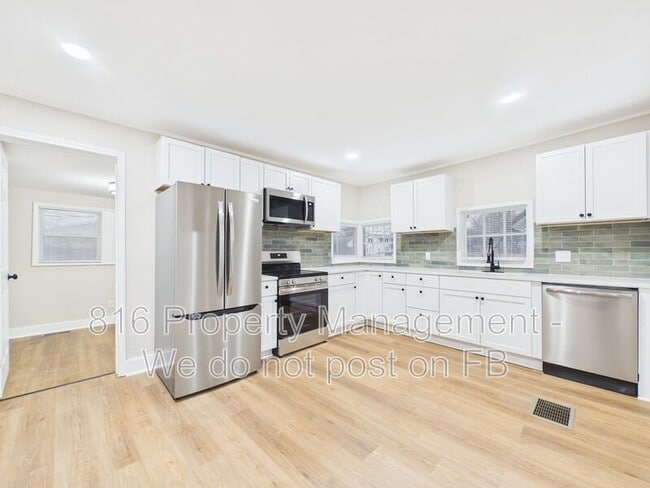 Building Photo - 641 S Huttig Ave