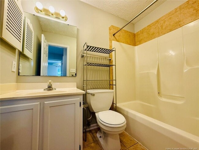 Building Photo - 1750 Renwick Dr