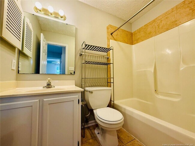 Building Photo - 5018 Summer Ridge Rd