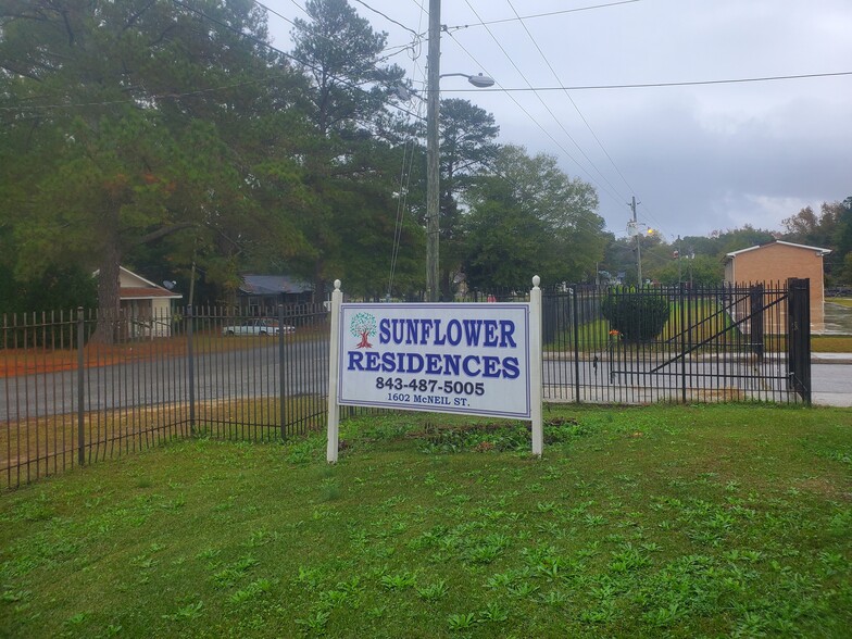 Primary Photo - Sunflower Residences