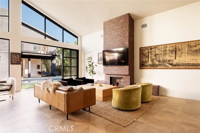 Building Photo - 354 5th