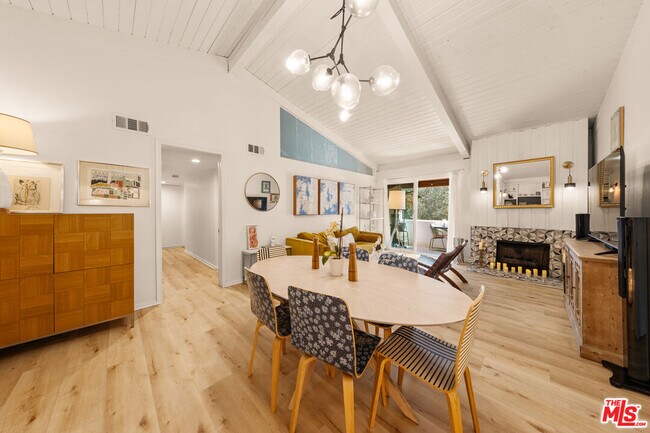 Building Photo - 6425 Green Valley Cir