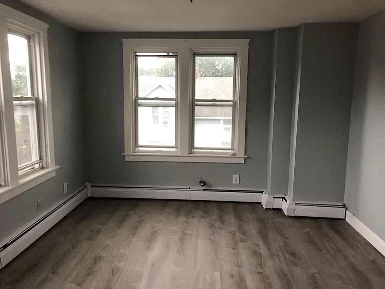 Building Photo - 635 Fall River Ave