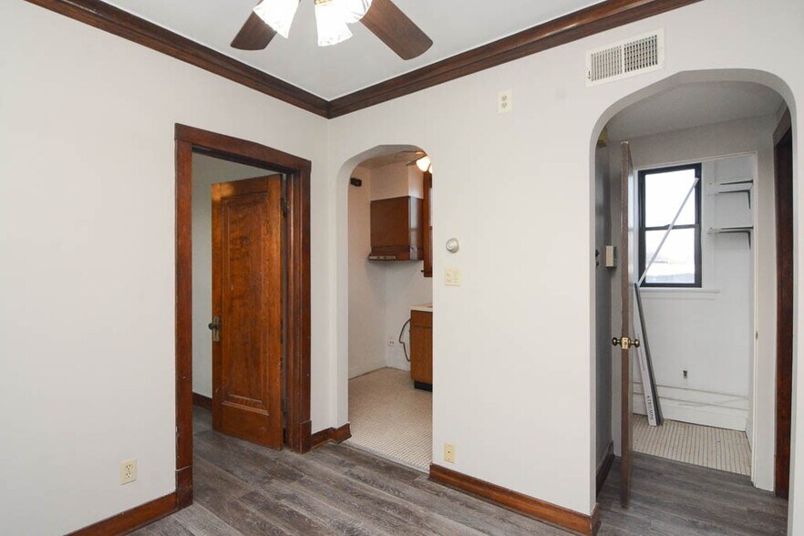 Building Photo - 3615 N Paulina St
