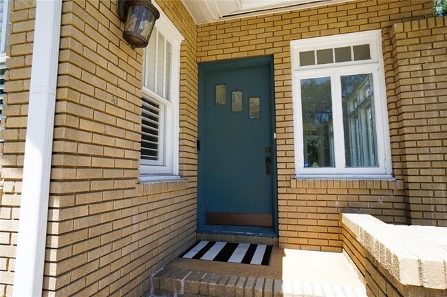 Building Photo - 4108 W Azeele St