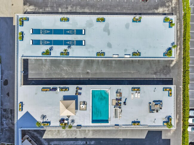 Building Photo - 301 Lake Shore Dr