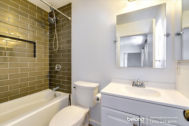 Building Photo - 720 Waterloo St