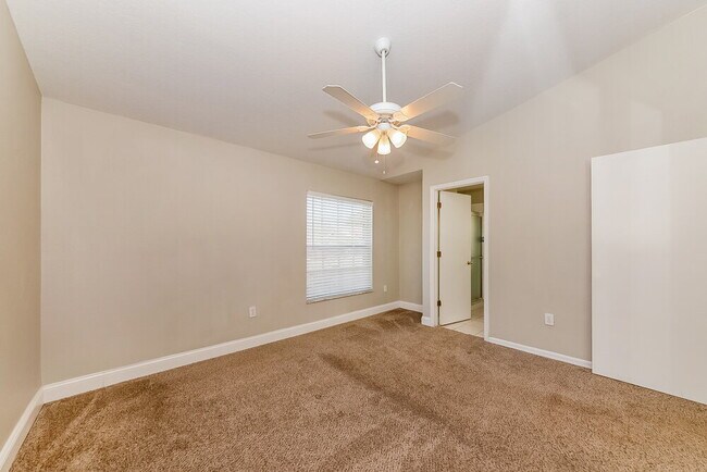 Building Photo - 208 Lookout Dr