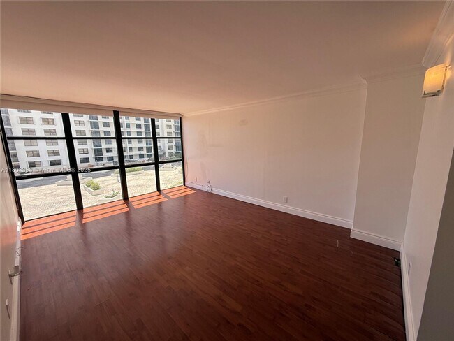 Building Photo - 18181 NE 31st Ct