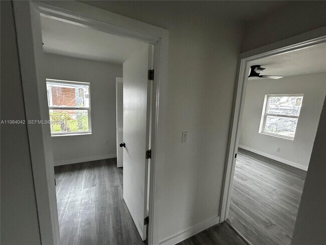 Building Photo - 4429 SW 21st St