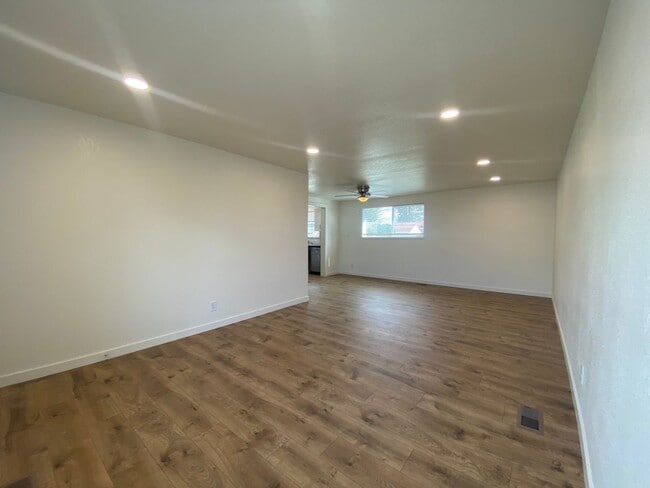 Building Photo - ? Fully Remodeled 1 Bed / 1 Bath Home Near Franklin Park ?