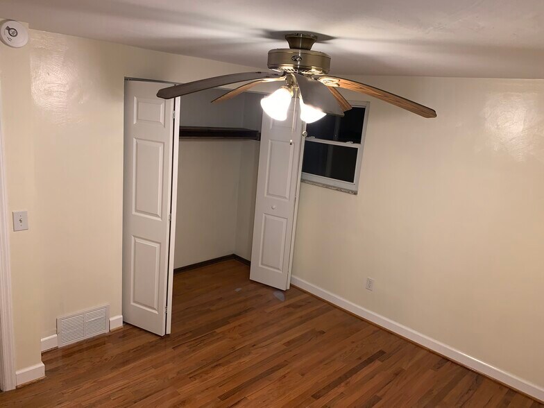 Building Photo - 4268 Sample Ct