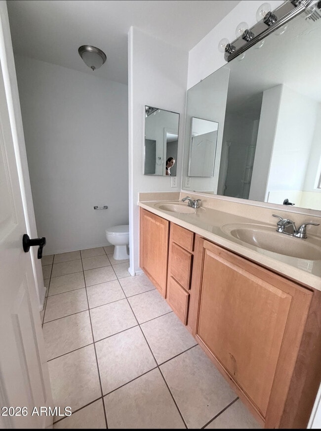 Building Photo - 1129 S 240th Dr