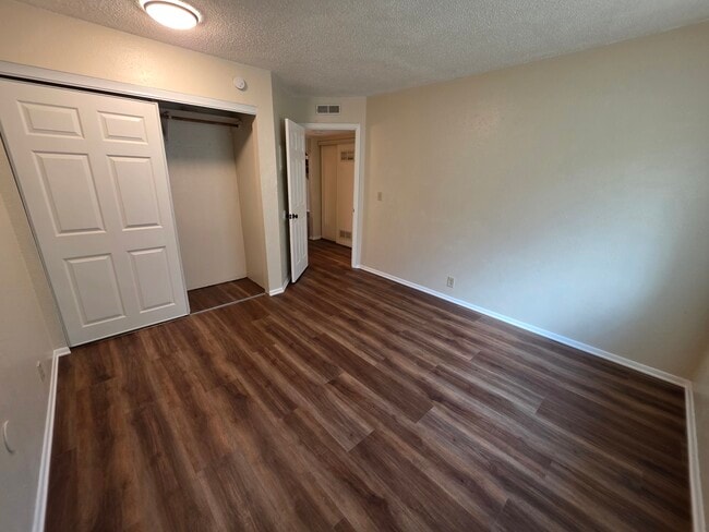 Building Photo - 3326