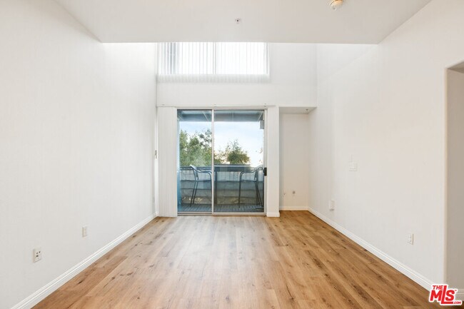 Building Photo - 629 Traction Ave