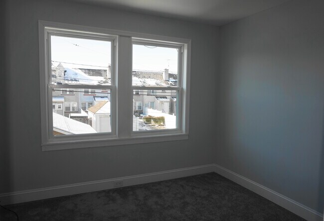 Building Photo - Completely Renovated 3 Bedroom w/ Garage i...