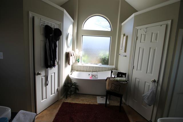 Building Photo - 4208 Meadowdale Dr