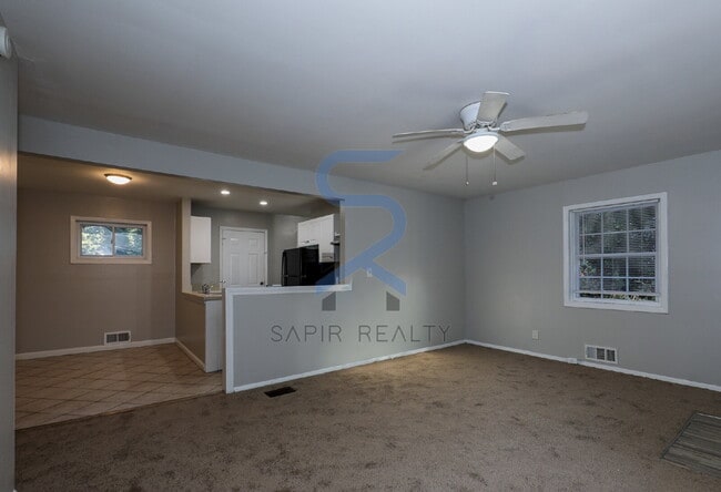 Building Photo - Move in before November 15th and choose yo...