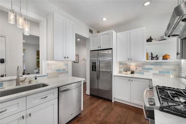 Building Photo - 124 Lafayette Dr NE