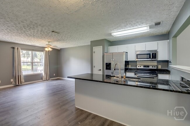 Building Photo - 402 Sterling Creek Dr