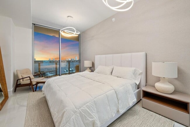 Building Photo - 220 Lake Shore Dr