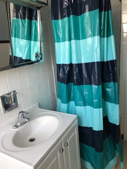 Building Photo - 1013 Delaware Ave