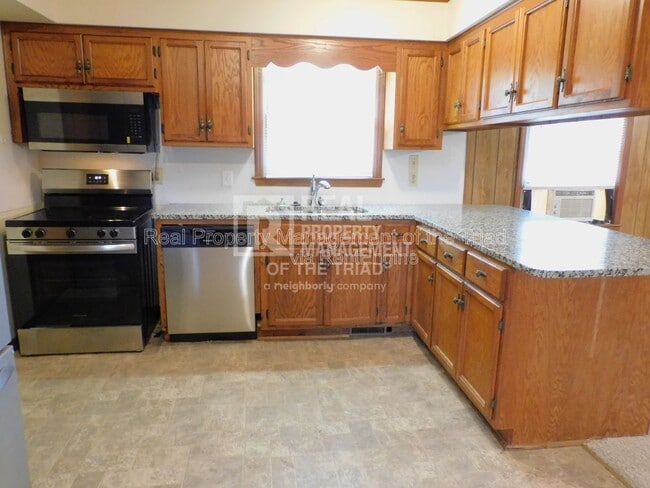 Building Photo - 8521 Richardsonwood Rd