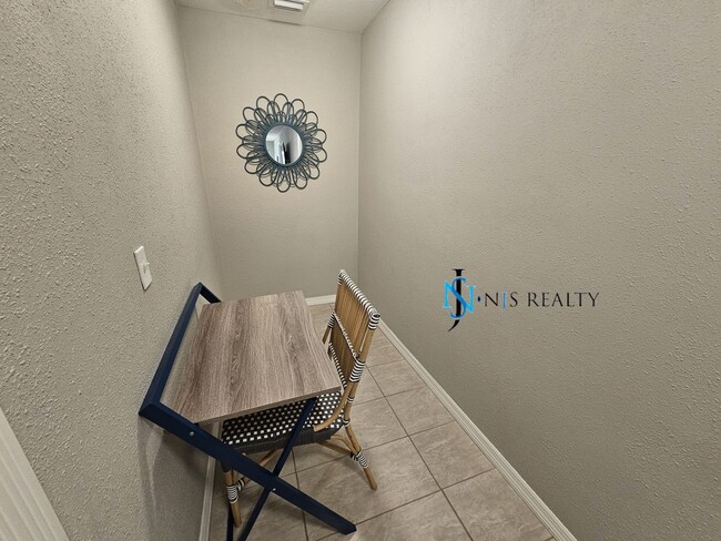 Building Photo - JUST REDUCED... must see beautiful 3/2 1071 Sq. Ft. with a POOL!! Gorgeous updated Kitchen & bath...