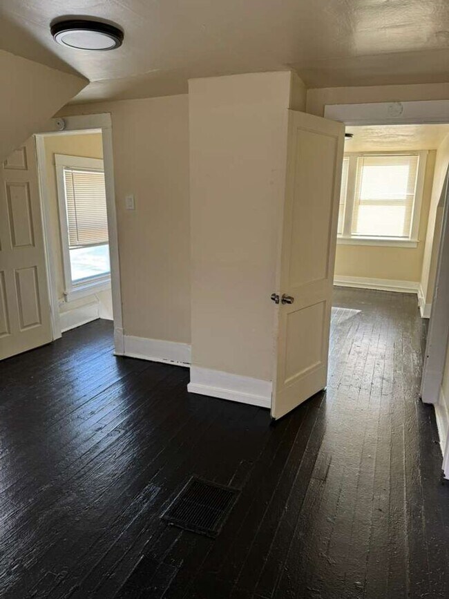 Building Photo - Spacious 2 Bedroom Home for Rent – Updated & Move-In Ready!