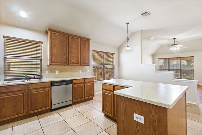 Building Photo - 908 Rimrock Trail