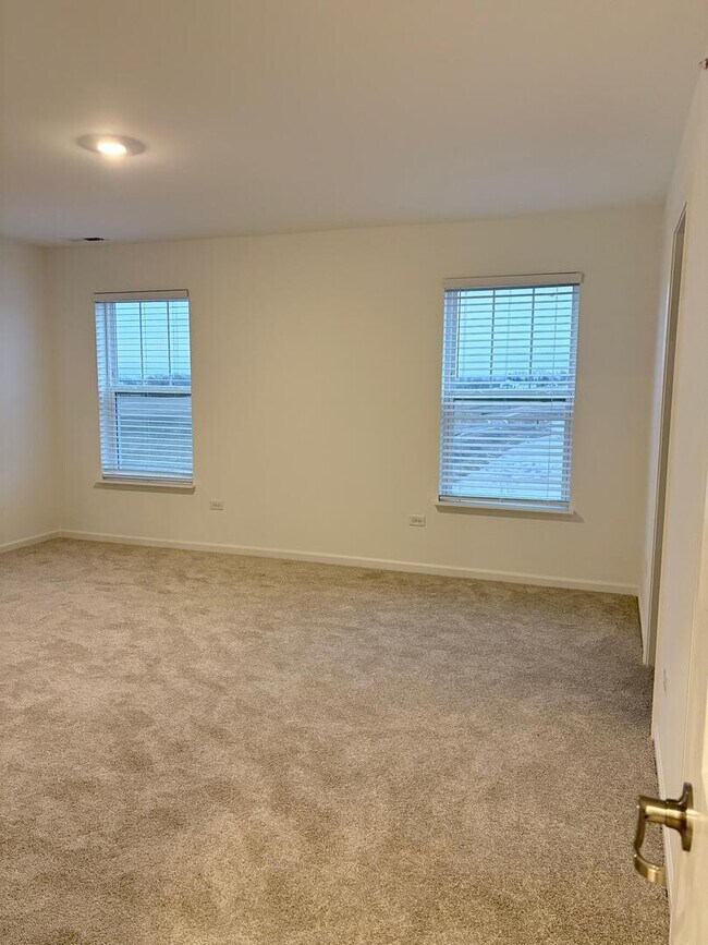 Building Photo - 460 Hathaway Ln