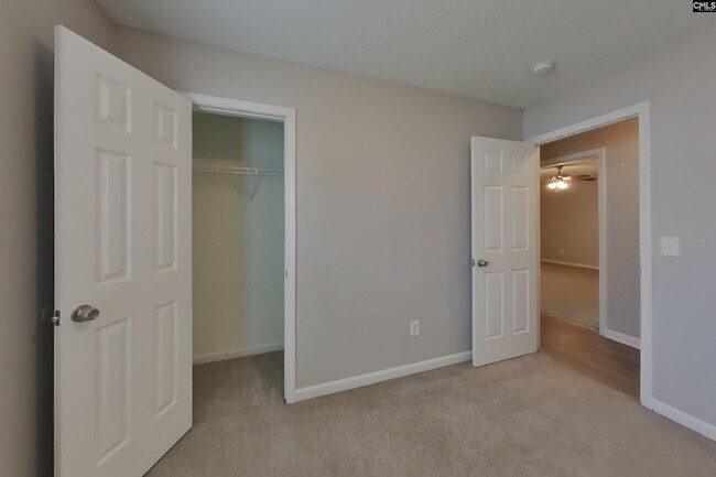 Building Photo - 120 Oakbrook Village Rd