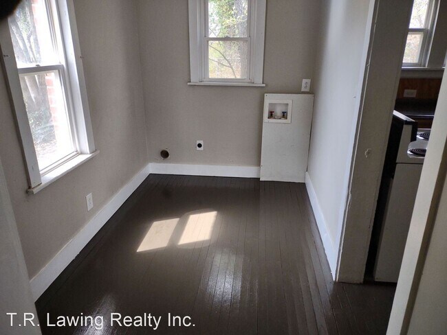 Building Photo - 2 br, 1.5 bath House - 234 Chestnut Street