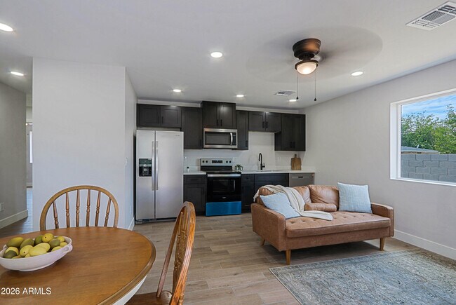 Building Photo - 454 S Pioneer