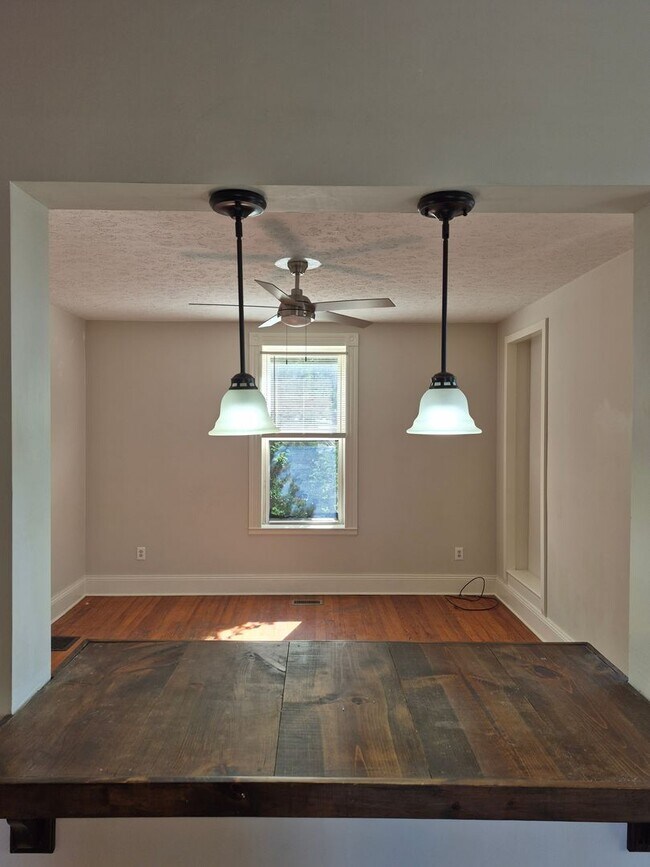 Primary Photo - 2101 Park Ave