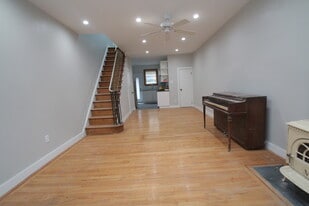 Building Photo - 1708 Pierce St