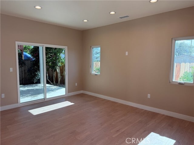 Building Photo - 1072 N Vinedo Ave