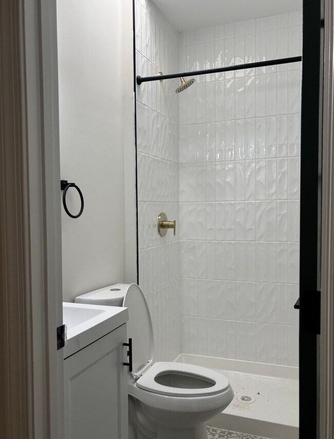 Building Photo - Newly Renovated 4BR Home in East Baltimore – Perfect for Families or Professionals!