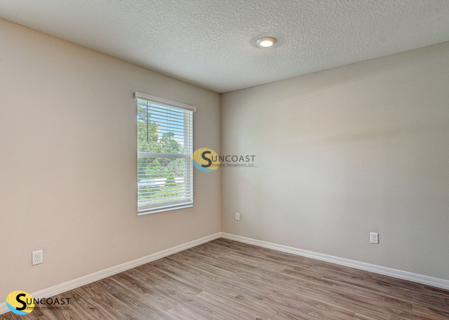 Building Photo - Your New Home Awaits: Stylish 2B/2B Apts w...