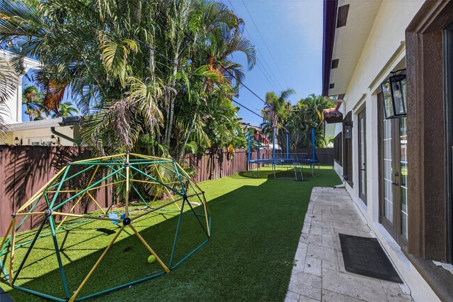 Building Photo - 2211 St